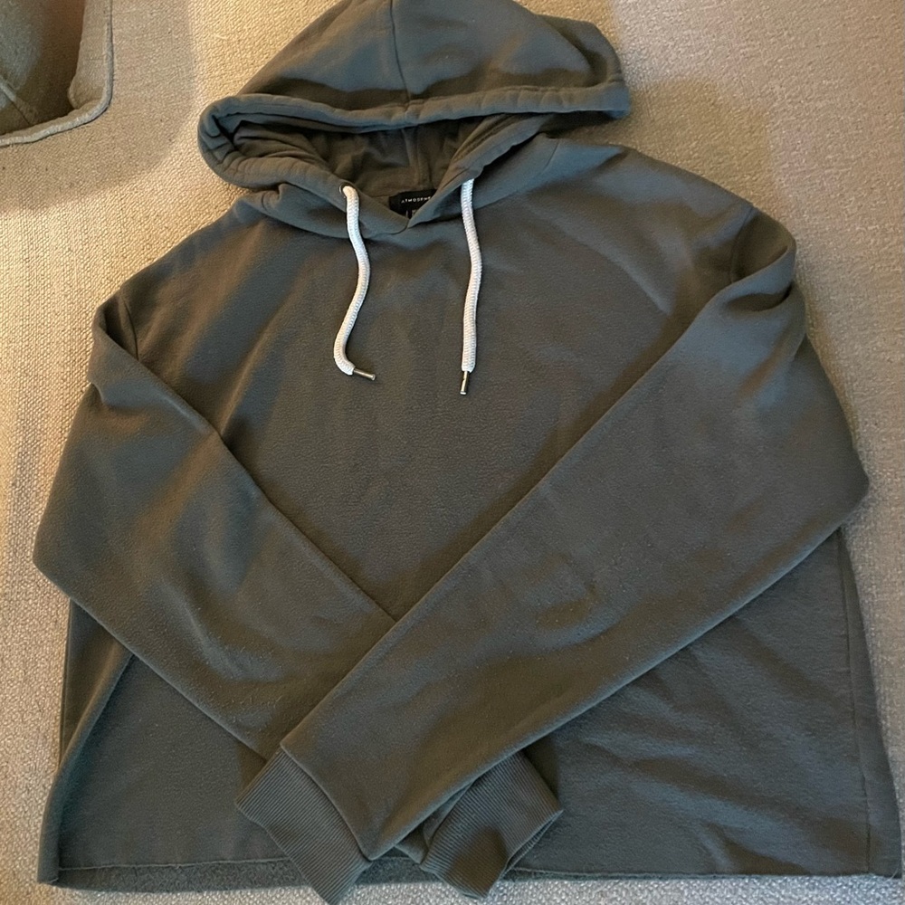 Cropped green hoodie